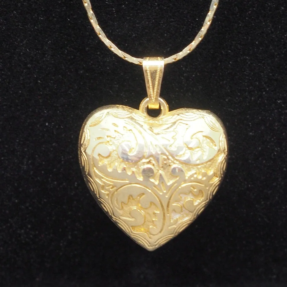 Unbranded this necklace